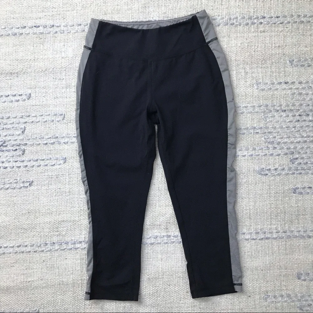 Kyodan Cropped Leggings Capri Black w/ Side‎ Stripe